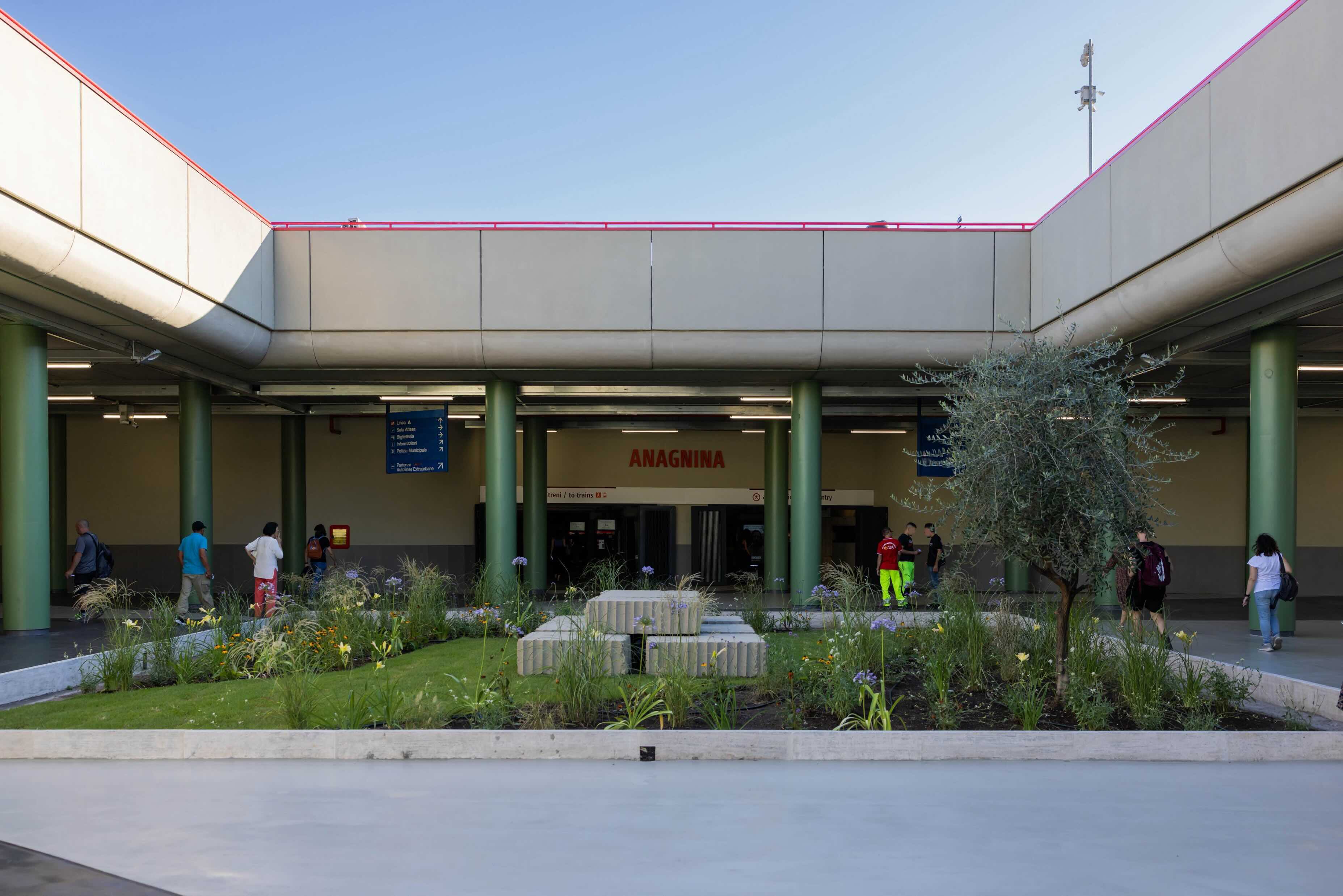 Esterno della stazione metro Anagnina - fine lavori
